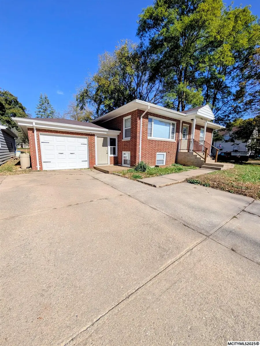 1006 12th NE, Mason City, IA 50401 - #2