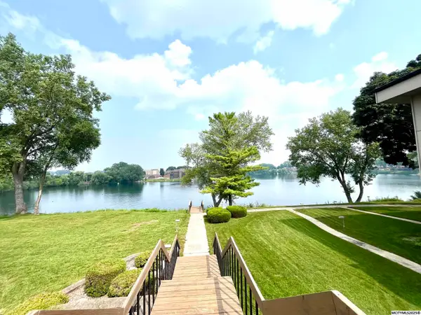 71 Briarstone Ct #B-6, MASON CITY, IA 50401