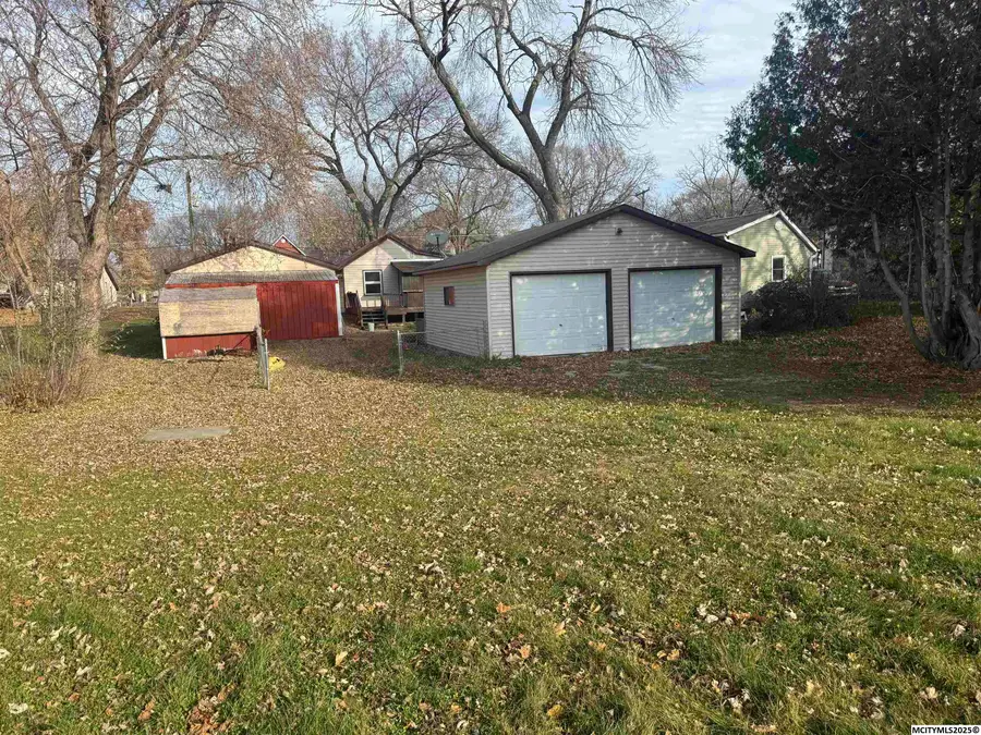 300 15th Ave, Charles City, IA 50616 - #2