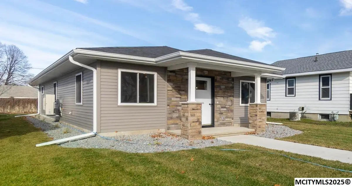138 25th SW, Mason City, IA 50401 - #1
