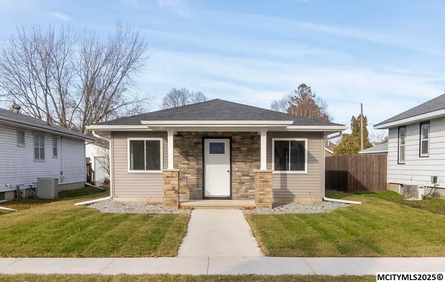 138 25th SW, Mason City, IA 50401 - #2