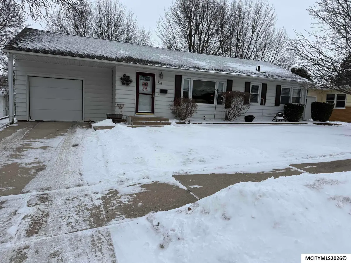 115 S Hampshire Pl, Mason City, IA 50401 - #1
