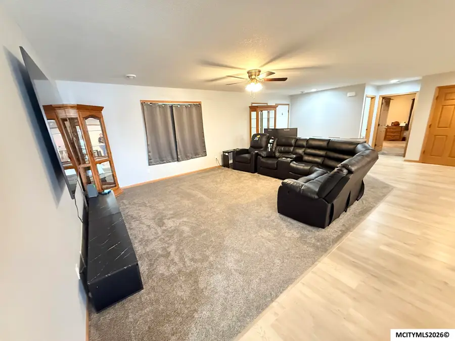 422 S Winter St, Saint Ansgar, IA 50472 - #3