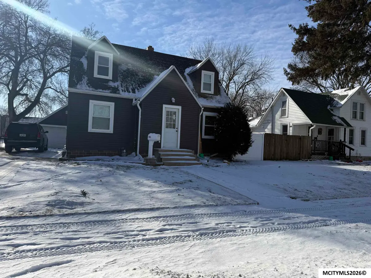 905 12th NE, Mason City, IA 50401 - #1