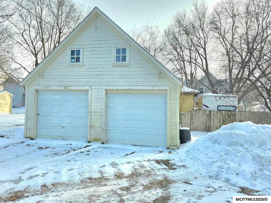 319-321 1st NW, Mason City, IA 50401 - #2