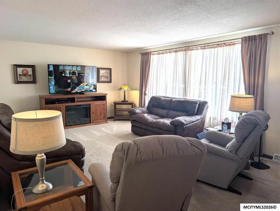 102 Cleveland St, Sheffield, IA 50475 - #2