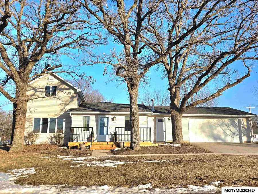 209 7th St NW, Rockford, IA 50468 - #2