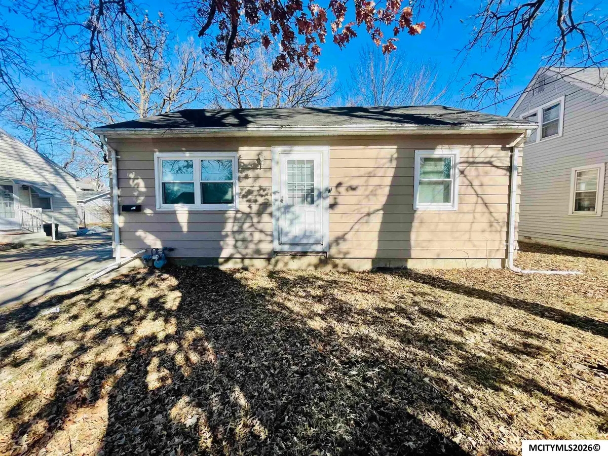 954 15th St NE, Mason City, IA 50401 - #1