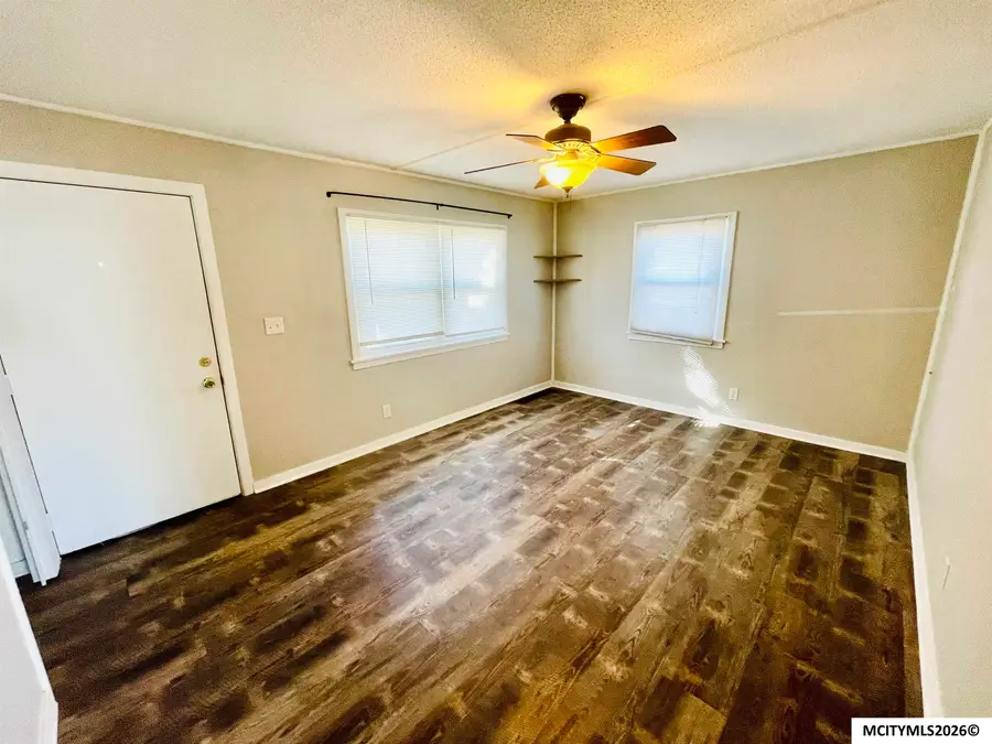 954 15th St NE, Mason City, IA 50401 - #3