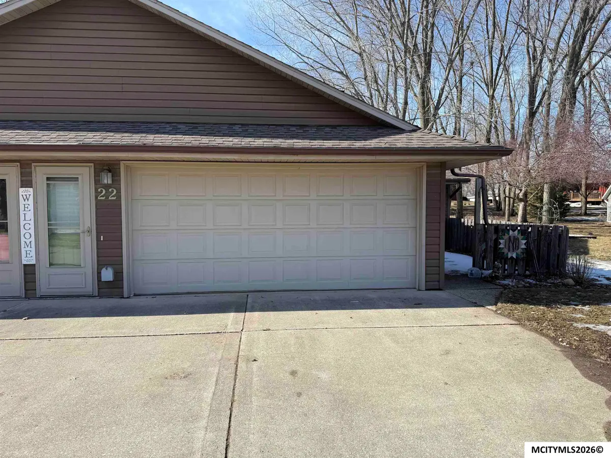 380 S Yorktown Pike, Mason City, IA 50401 - #1