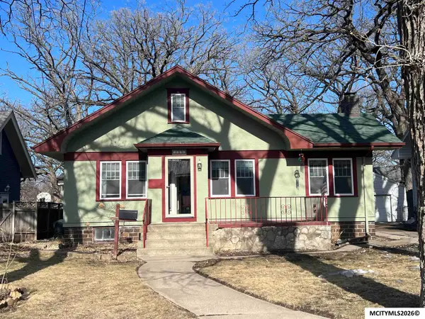 1038 W State, MASON CITY, IA 50401