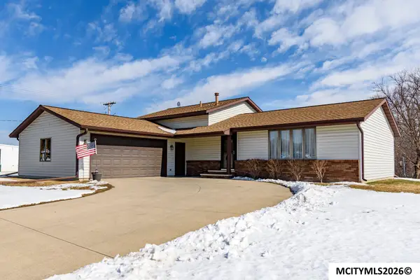 1925 S Carolina Terrace, MASON CITY, IA 50401