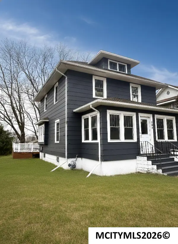 102 4th St N, NORTHWOOD, IA 50459