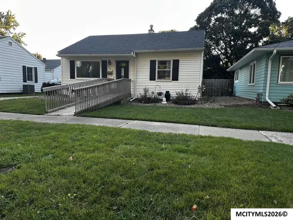 1009 Allison St, CHARLES CITY, IA 50616