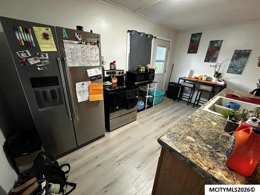 1009 Allison St, Charles City, IA 50616 - #3