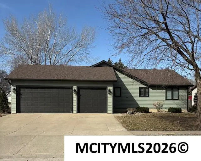 2166 Springview Dr, Mason City, IA 50401 - #1