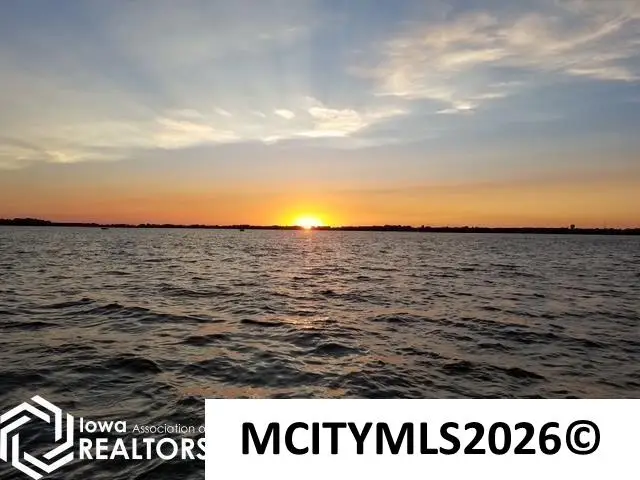 2219 S Lakeview Dr, Clear Lake, IA 50428 - #1
