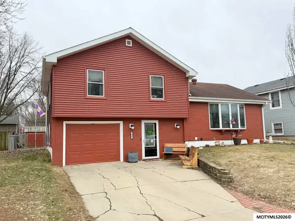 425 21st St SW, MASON CITY, IA 50401