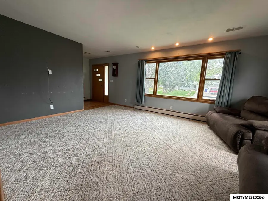 627 1st St N, Rockwell, IA 50469 - #2