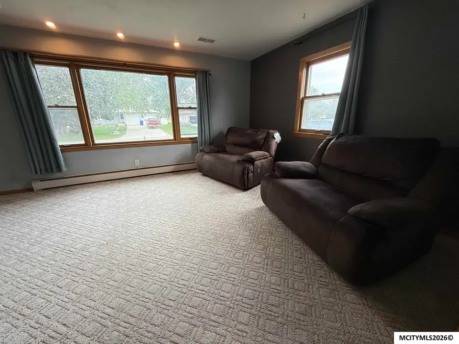 627 1st St N, Rockwell, IA 50469 - #3