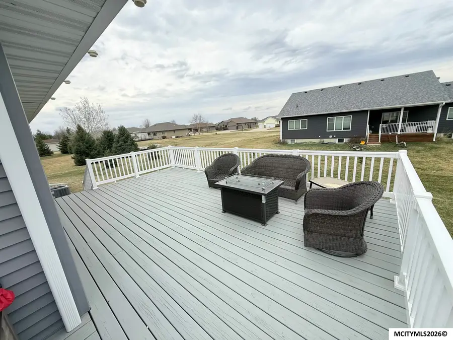 2716 Morning Star Ct, Mason City, IA 50401 - #2