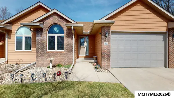 20 E Venetian Dr, CLEAR LAKE, IA 50428