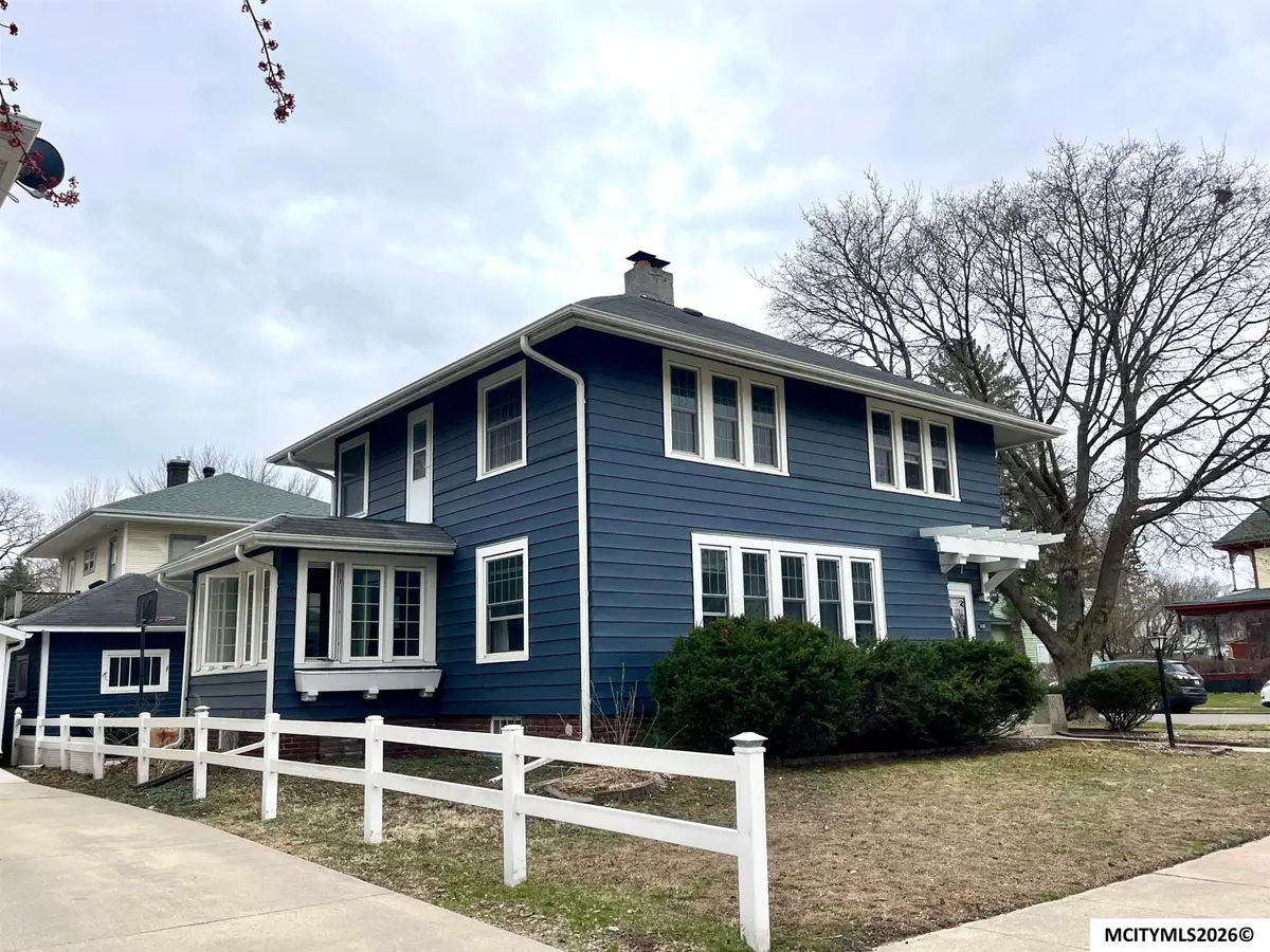 233 7th NW, Mason City, IA 50401 - #1