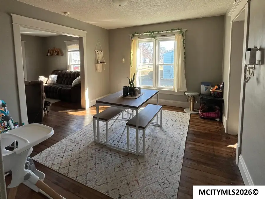 421 25th St SW, Mason City, IA 50401 - #3