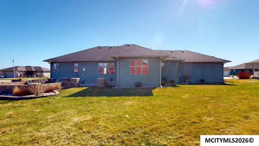 1500 Jade Ct, Mason City, IA 50401 - #2