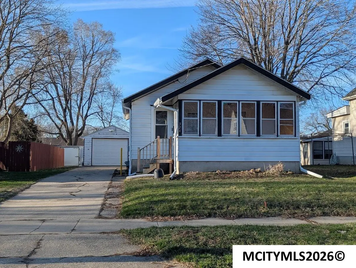 321 SE 21st, Mason City, IA 50401 - #1