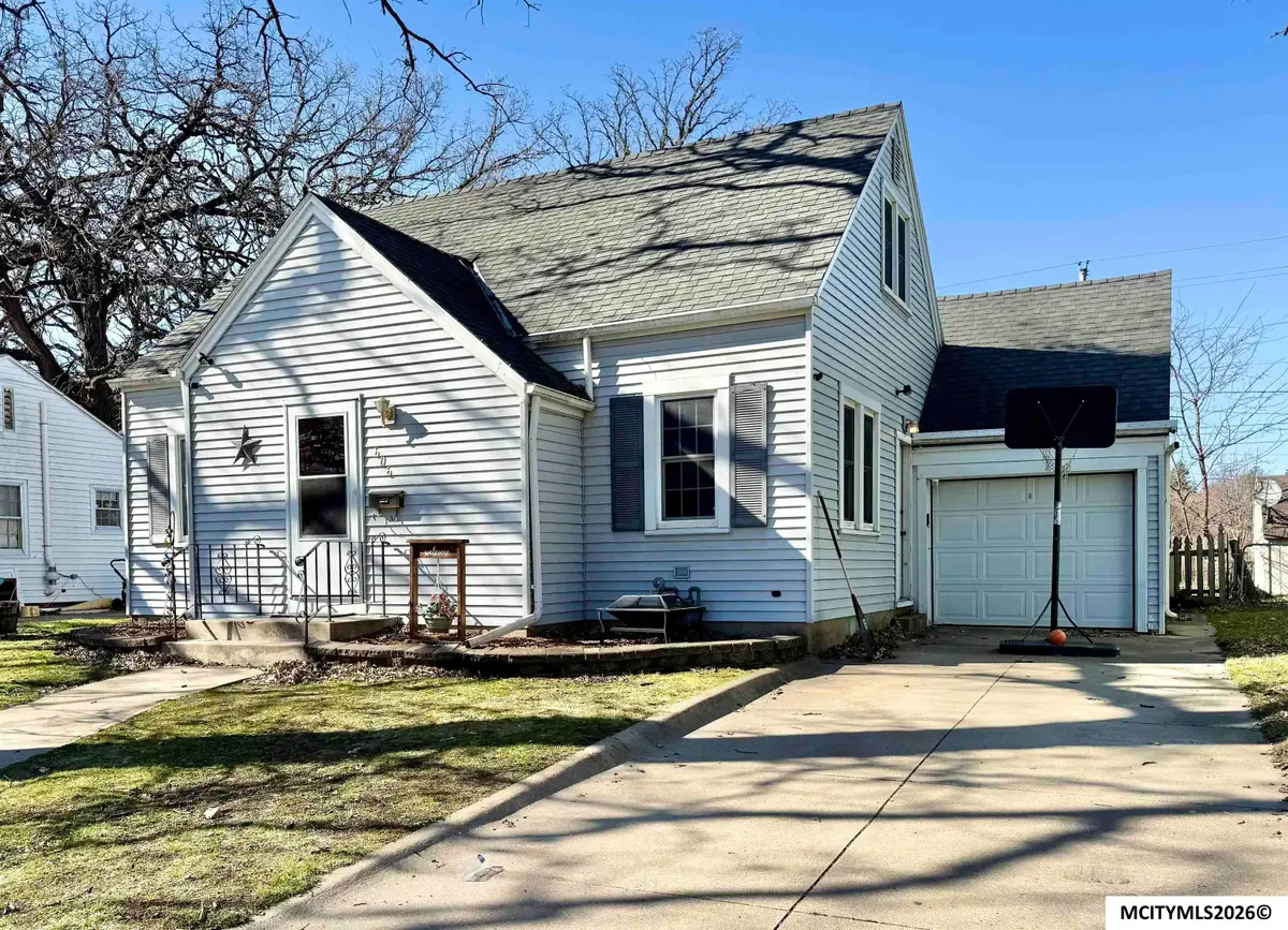 606 11TH NE, Mason City, IA 50401 - #1