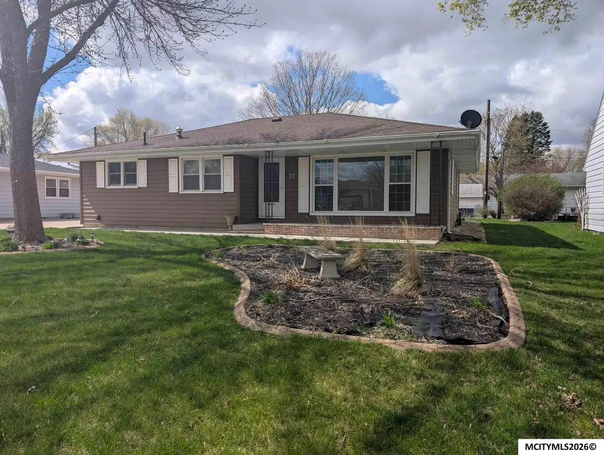 77 Mission Dr, Mason City, IA 50401 - #1