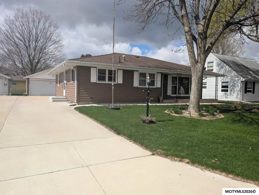 77 Mission Dr, Mason City, IA 50401 - #2