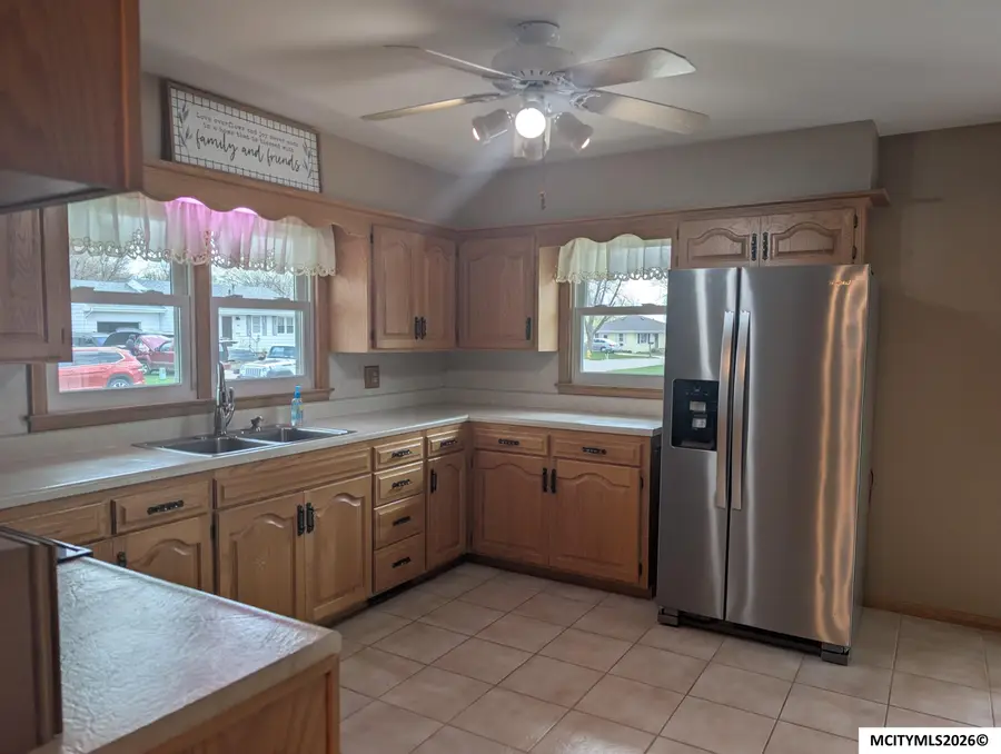 77 Mission Dr, Mason City, IA 50401 - #3