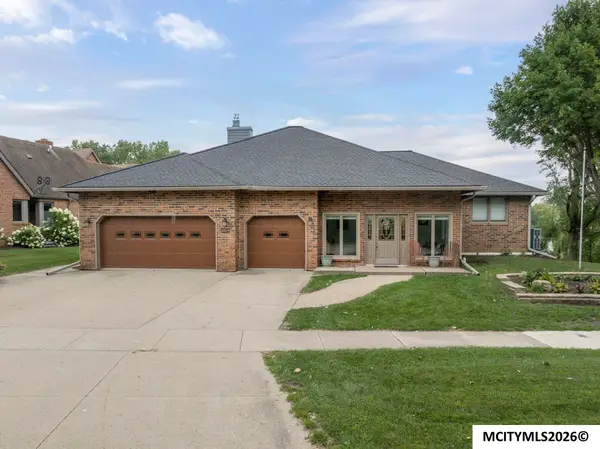 740 Briarstone Dr, MASON CITY, IA 50401