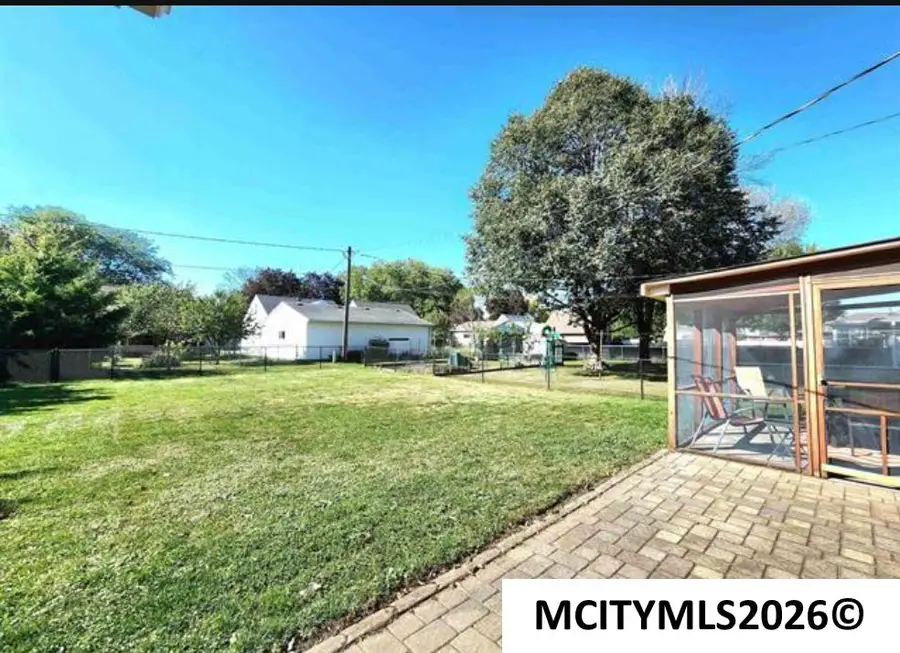 224 S Tennessee Pl, Mason City, IA 50401 - #3