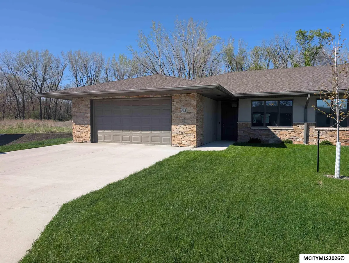 532 River Bend CT, Mason City, IA 50401 - #1