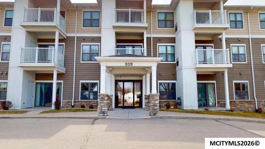 809 7th Ave N #211, Clear Lake, IA 50428 - #3