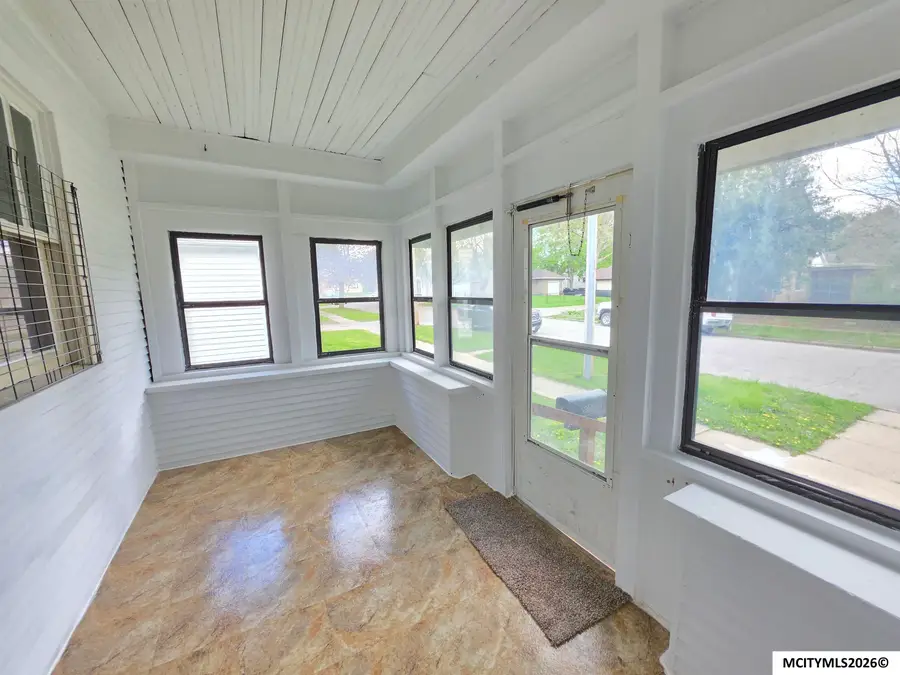 322 8th St NW, Mason City, IA 50401 - #3