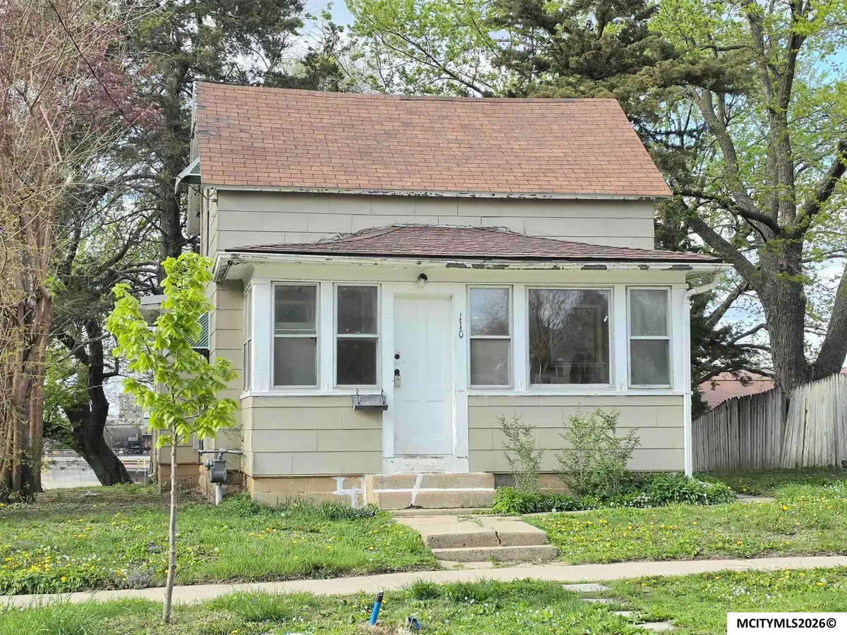 110 12th St SE, Mason City, IA 50401 - #1