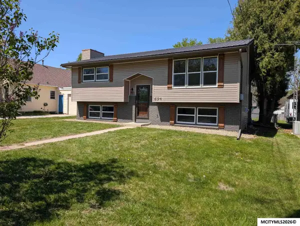 694 17th SE, MASON CITY, IA 50401