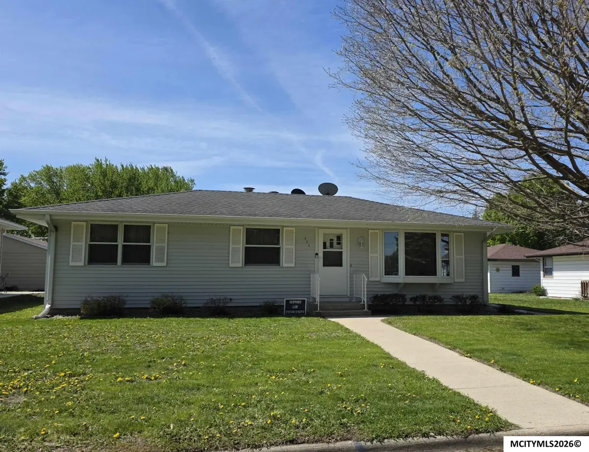 425 27th SW, Mason City, IA 50401 - #1