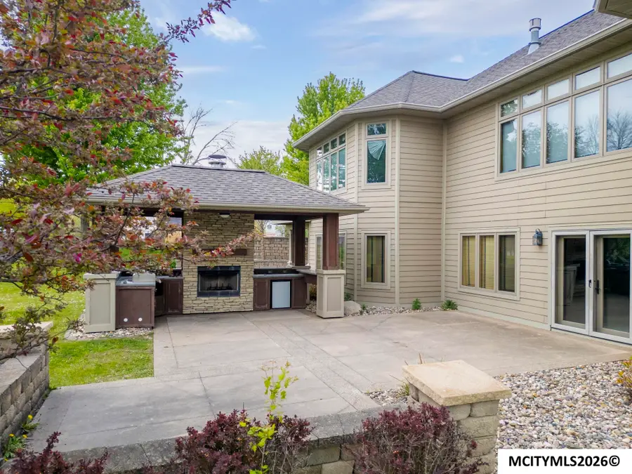 1153 Onyx Ct, Mason City, IA 50401 - #2