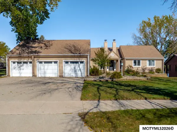 1000 Briarstone Dr, MASON CITY, IA 50401