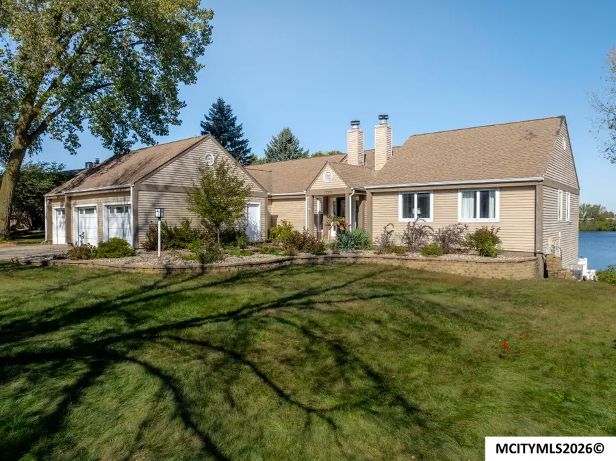 1000 Briarstone Dr, Mason City, IA 50401 - #2