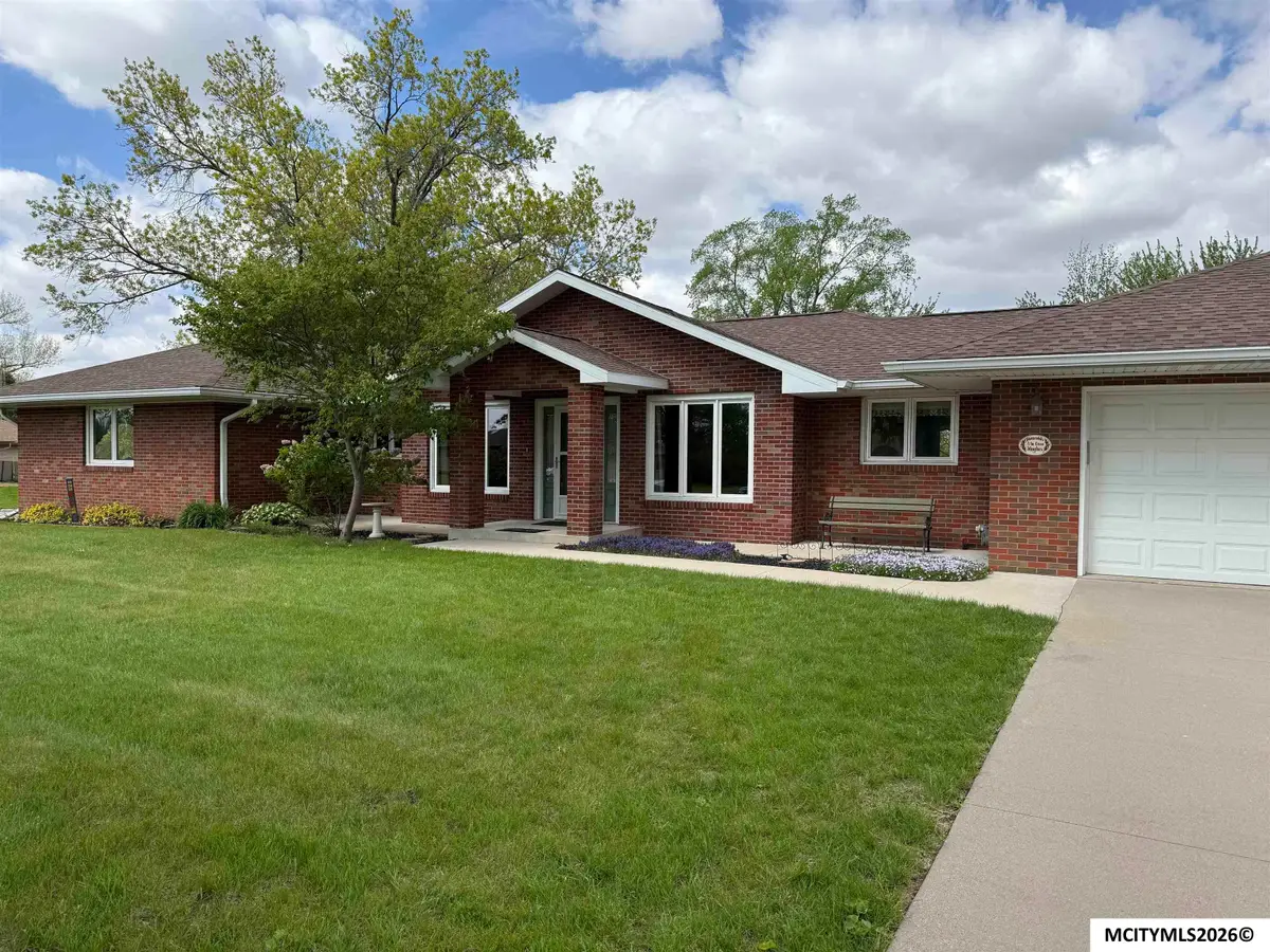 311 Orchard Dr, Marshalltown, IA 50158 - #1
