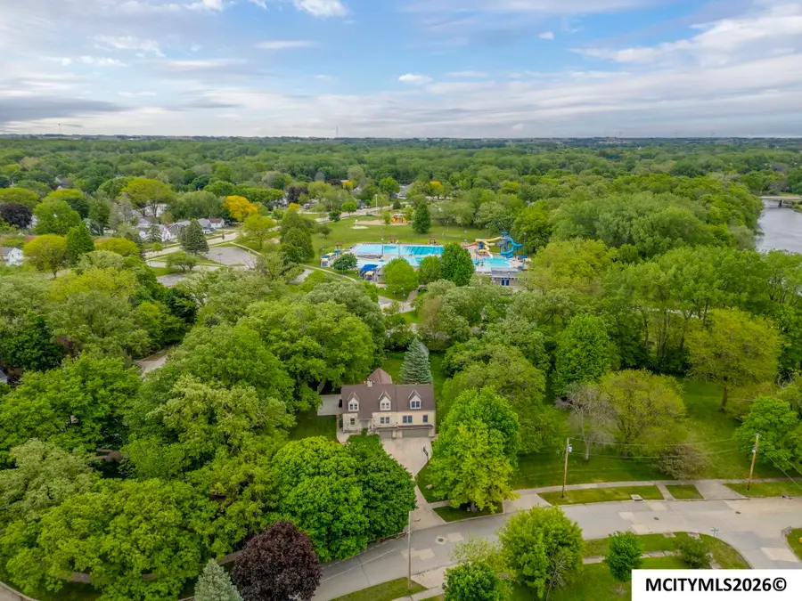 715 N Hampshire Ave, Mason City, IA 50401 - #2