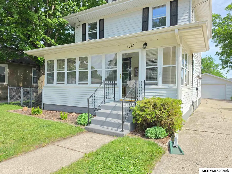 1016 E State St, Mason City, IA 50401 - #2