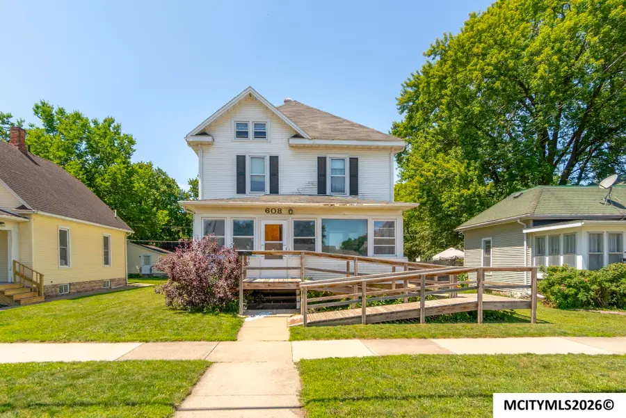 608 S Carolina Ave, Mason City, IA 50401 - #2