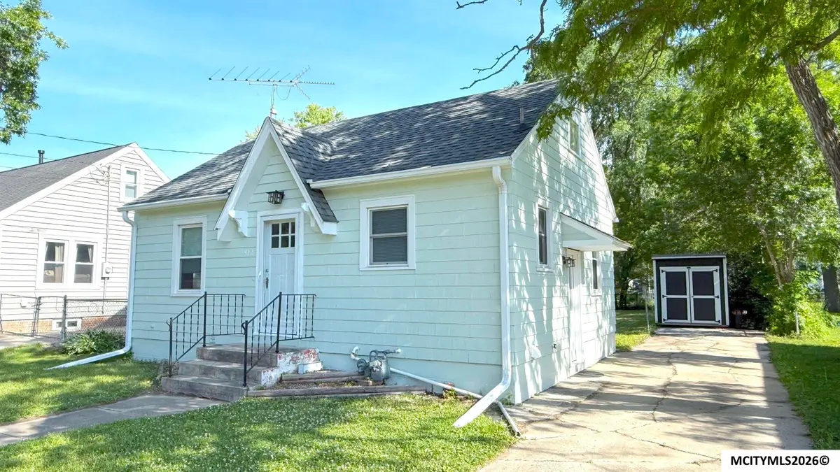 912 15th NE, Mason City, IA 50401 - #1